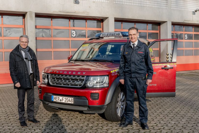 Leitung neu besetzt: (v.l.) Stadtrat Dr. Frank Burbulla mit dem neuen Chef der Herner Feuerwehr, Marco Diesing.