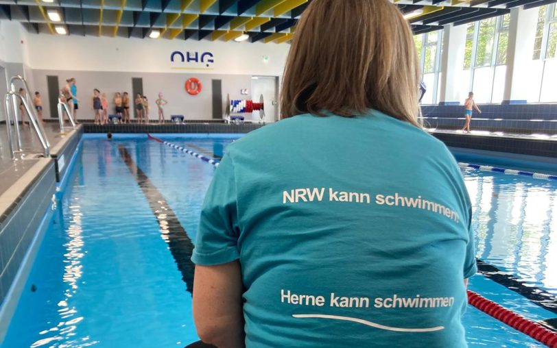 Über 150 Kinder legten unter den wachsamen Augen der Übungsleiter am Samstag (6.4.2024) ihre Schwimmprüfung zum Seepferdchen oder mehr zum Ende der Schwimmkurse von