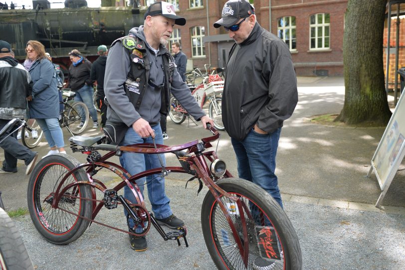 Christian Joswig hatte auch in diesem Jahr wieder eine Cruiser-Gruppe für das Hospiz-Radeln zusammengetrommelt. 30 Cruisern aus dem gesamten Ruhrgebiet traten gemütlich in die Pedalen. Start war am 30.4.2022 das Gleiskaffee Fritzchen.