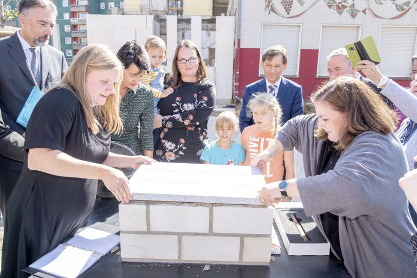 Gottesdienst mit anschließender Grundsteinlegung für den Erweiterungsbau des evangelischen Gemeindezentrums der Kreuzkirchen-Gemeinde am Europaplatz in Herne (NW), am Sonntag (15.09.2019).