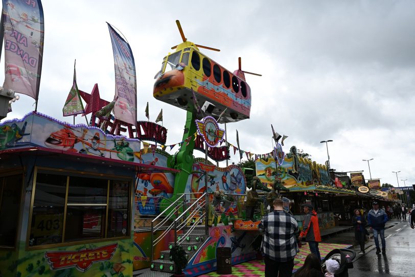 Die Cranger Kirmes beginnt regnerisch.
