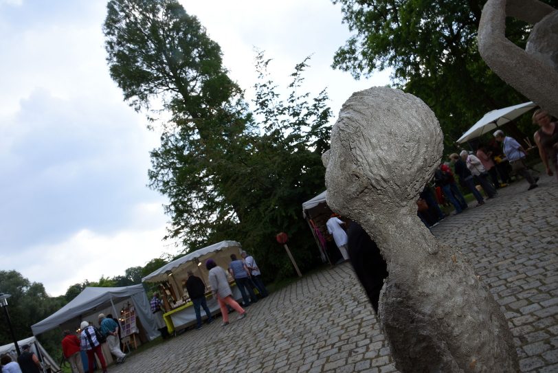 Der Kunstmarkt rund um das Schloss Herten.