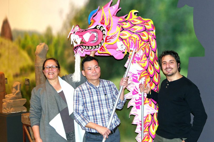 v.l. Dr. Susanne Jülich (stellvertretende Leiterin LWL-Museum), Nhi Tran (Mitorganisator), Marcus Coesfeld (LWL-Museum).