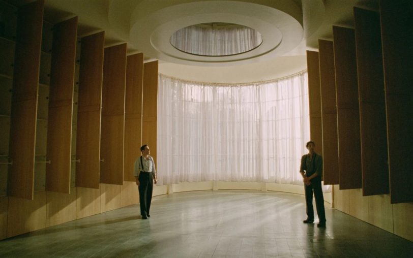 Die im Bauhaus-Stil minimalistisch ausgestattete Bibliothek der Van Buren-Villa wird als Zukunftstrend gepriesen.