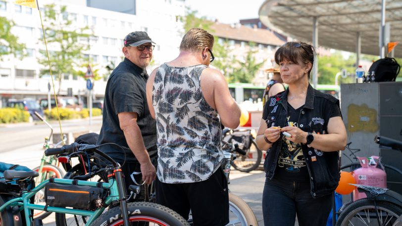 Die Gruppe „Bikelife“ um Christian Joswig hat es wieder getan: Am Samstag (20.7.2024) trafen sich die Cruiser am Herner Bahnhof, um wie immer traditionell im Sommer Spenden für das Lukas Hospiz einzusammeln.