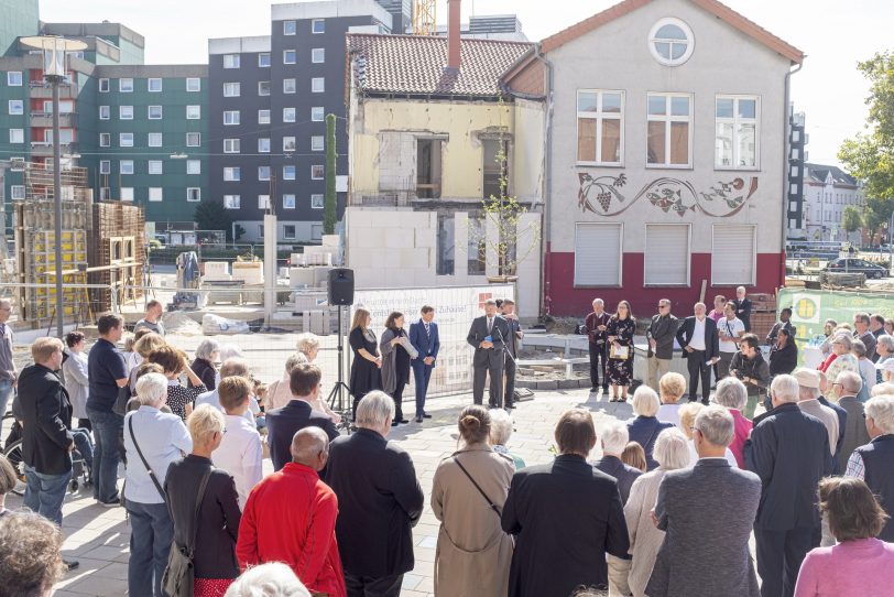 Gottesdienst mit anschließender Grundsteinlegung für den Erweiterungsbau des evangelischen Gemeindezentrums der Kreuzkirchen-Gemeinde am Europaplatz in Herne (NW), am Sonntag (15.09.2019).