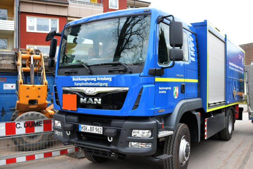 Lkw des Regierungsbezirk Arnsberg bringt die Bomb ins Zwischenlager.