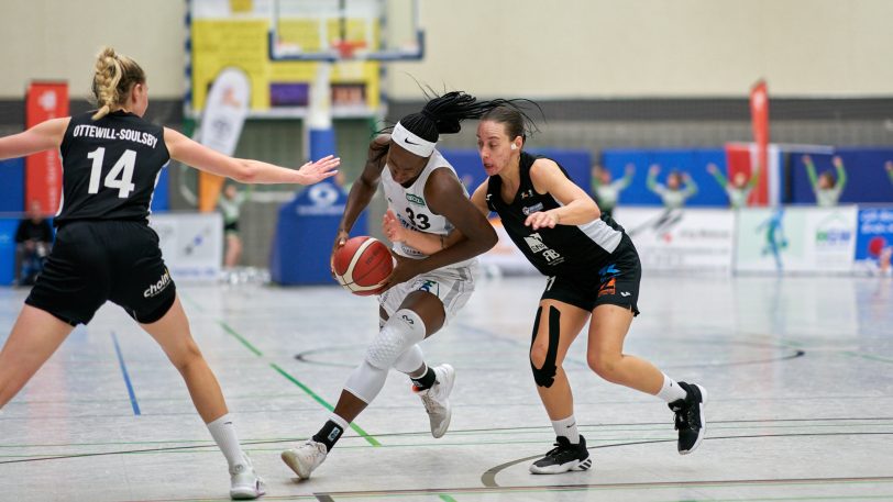 Die HTC-Damen gewinnen gegen die SNP BasCats USC Heidelberg am Sonntag (3.10.2021) mit 66:64. Im Bild Nicole Enabosi