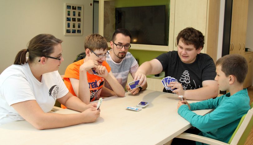 Kartenspiel im Wohnhaus an der Bielefelder Straße