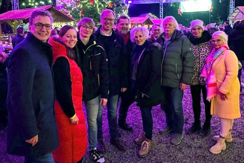 SPD-Fraktion nach der Ausschuss Sitzung ging es auf den Weihnachtsmarkt: v.l. Kai Gera, Steffi Gera, Mika Menzel, Hendrik Bollmann, Martin Kortmann, Gabriele Przybyl, Lothar Przybyl, Norbert Menzel, Martina Menzel, Britta Batkowski