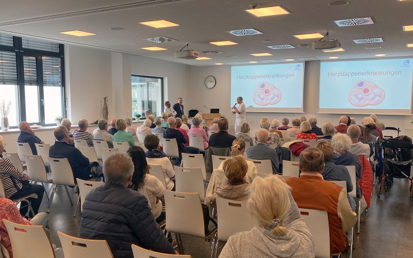 Knapp 80 Besucher kamen zur jüngsten Auflage des Herz-Cafés. Thematisch ging es um die undichte Herzklappe und die verschiedenen Behandlungsmöglichkeiten.