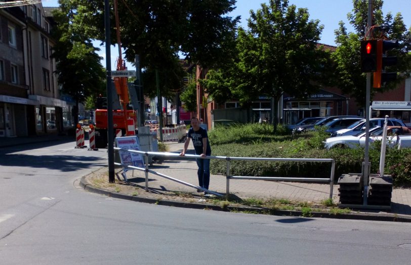 Drängelgitter muss erneuert werden.