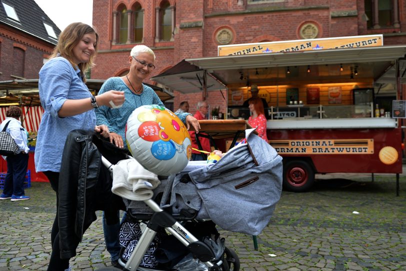 Helen und Manuela Hallfurth beim Feierabendmarkt.