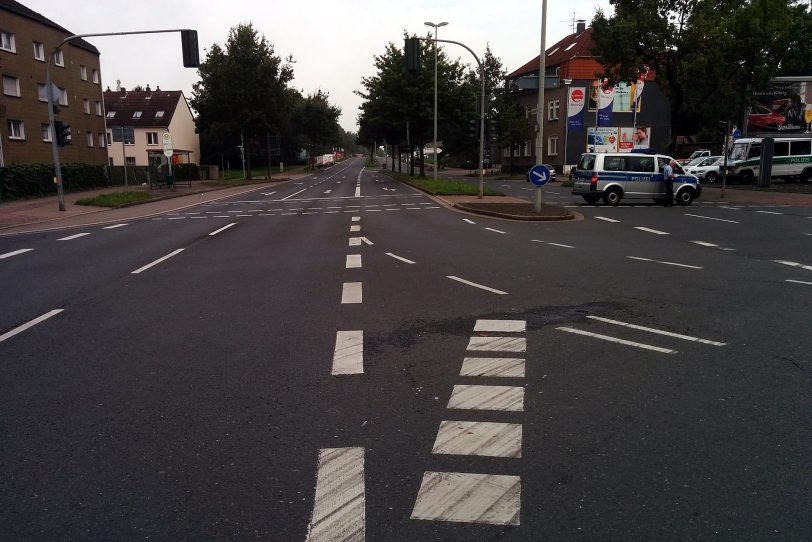 Alles schweigt. Verkehrsruhe im Sperrbezirk.