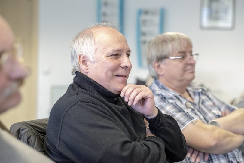 Norbert Kozicki (li.) von der DGB-Geschichtswerkstatt, daneben Gerd Biedermann.