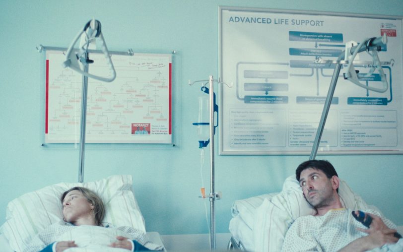 Das war so nicht ausgemacht: Steffi (Anneke Kim Sarnau) und Joseph (Fabian Stumm) landen im gleichen Krankenzimmer.