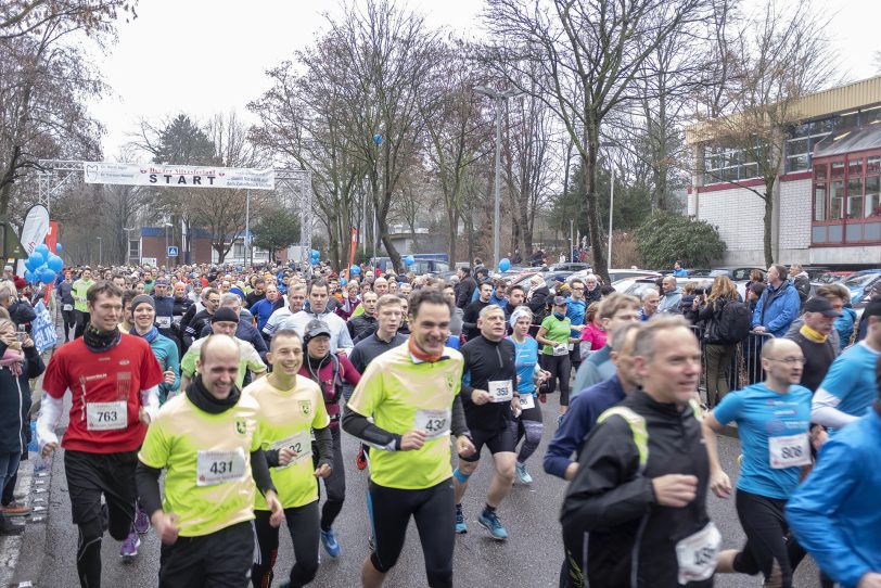 Der 41. Herner Silvesterlauf im Gysenberg: Start zum Hauptlauf über die 10 km.