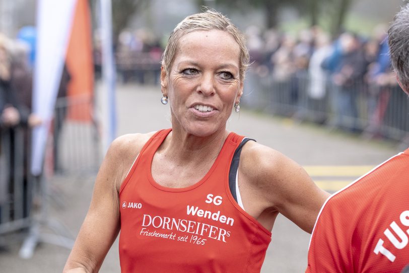 Der 41. Herner Silvesterlauf im Gysenberg. Christel Dörschl von der SG Wenden.