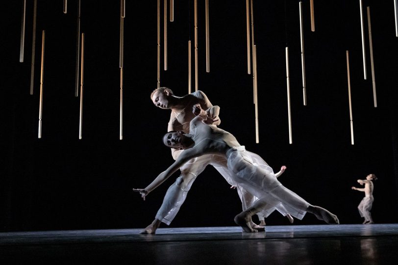 Niklas Jendrics und Sara Giovanelli setzen in „Threshold of a Fall“ einen mit Ovationen gefeierten Schlusspunkt.