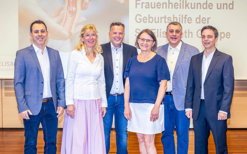 Prof. Dr. Sven Schiermeier (3.v.l.), Direktor des Zentrum für Frauenheilkunde und Geburtshilfe der St. Elisabeth Gruppe und Chefarzt der Frauenklinik und Geburtshilfe des Marien Hospital Witten, begrüßte gemeinsam mit Valentin Menke (r.), Chefarzt der Klinik für Frauenheilkunde und Geburtshilfe des St. Anna Hospital Herne, und weiteren Experten die Teilnehmer des Symposiums im Kongresszentrum der St. Elisabeth Gruppe.