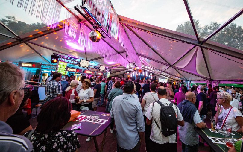Gut gefüllt: Der Karaoke Biergarten im Jahr 2025.