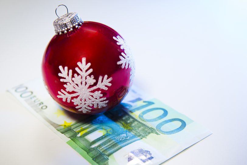 Weihnachtsgeld muss gezahlt werden.