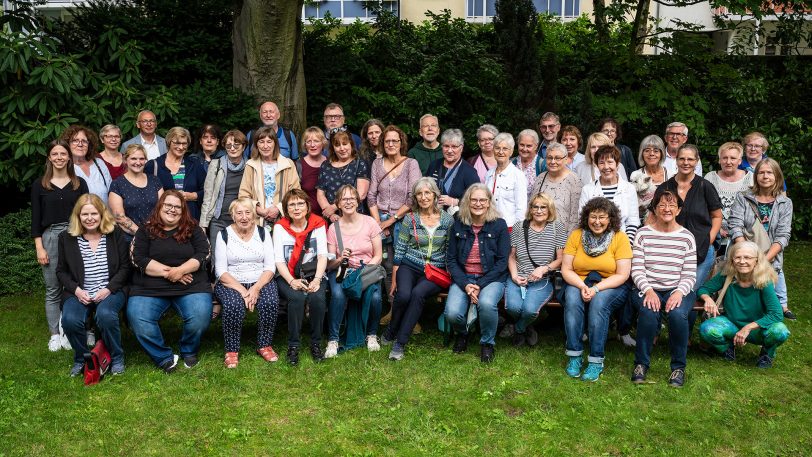 Die Teilnehmer des Grillfests des Ambulanten Hospizdienst Herne freuten sich über ein Wiedersehen.