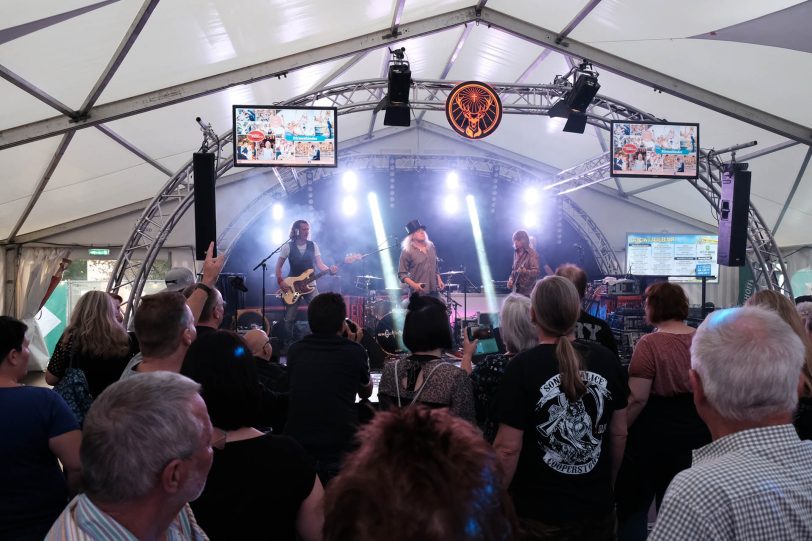 Good Vibration im Karaoke-Biergarten auf der Cranger Kirmes 2019.