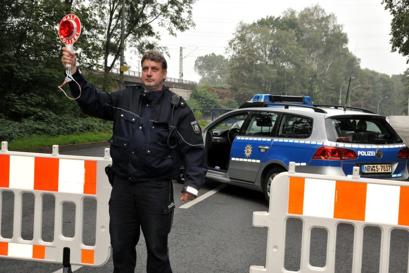 Evakuierung des Sperrbezirks mithilfe der HCR - hier Standort Juliastraße / Cranger Straße.