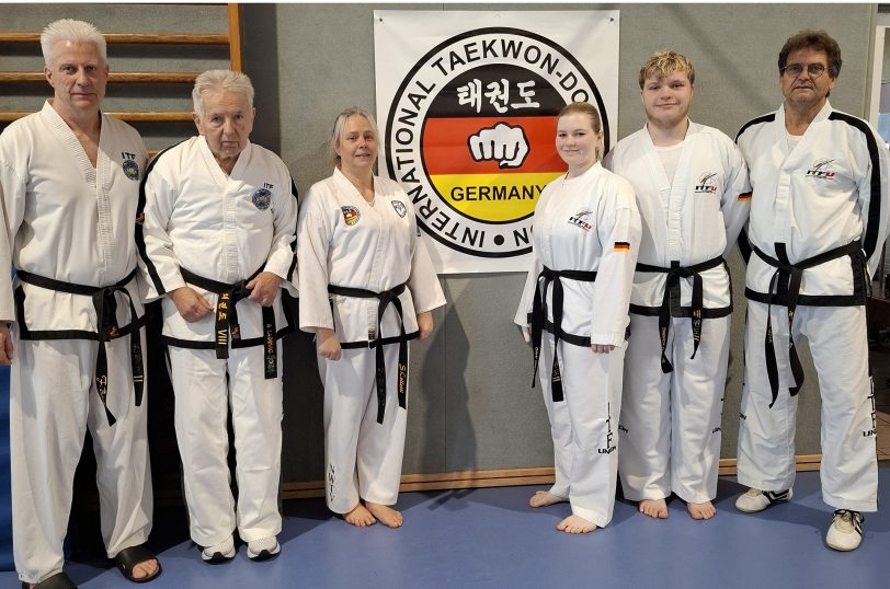 Erfolgreiche ITF-Germany-Dan-Prüfung beim TV Wanne 1885: v.l.: Frank Bach, Burkhard Ladewig, Susanne Colletti, Gina Jahnke, Jannik Jahnke, Ralph Weiß.