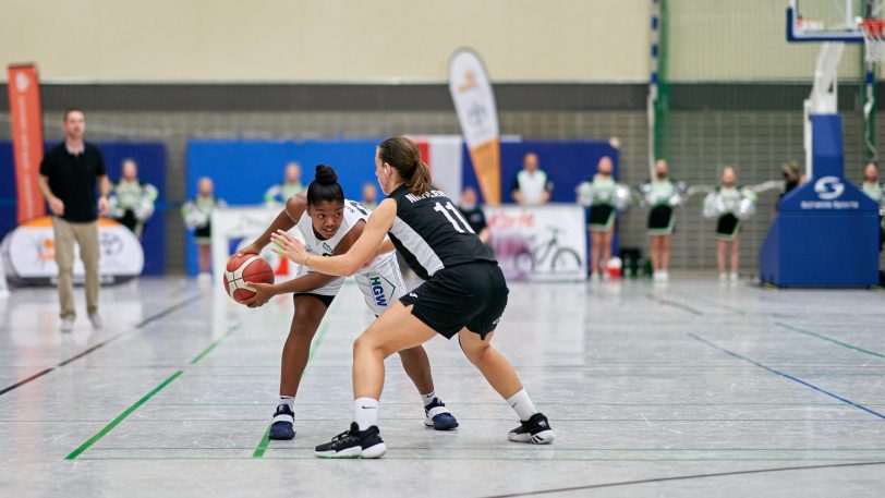 Die HTC-Damen gewinnen gegen die SNP BasCats USC Heidelberg am Sonntag (3.10.2021) mit 66:64. Im Bild Cassanda CJ Nofuente