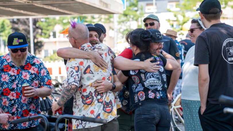 Die Gruppe „Bikelife“ um Christian Joswig hat es wieder getan: Am Samstag (20.7.2024) trafen sich die Cruiser am Herner Bahnhof, um wie immer traditionell im Sommer Spenden für das Lukas Hospiz einzusammeln.