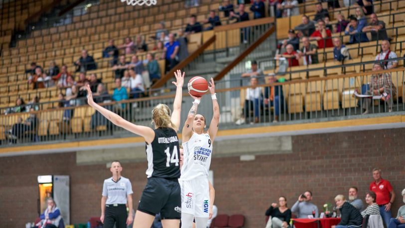Die HTC-Damen gewinnen gegen die SNP BasCats USC Heidelberg am Sonntag (3.10.2021) mit 66:64. Im Bild Kristina Topuzovic