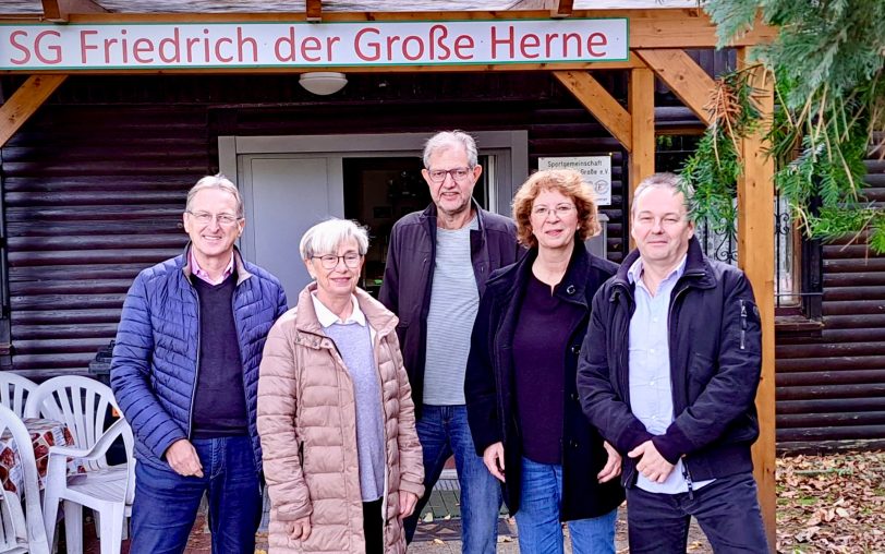 Gemeinsames Treffen von Sport und Politik bei der SG Friedrich der Große: Bernd Jost (Vors. StV Sodingen), Maria Schmidt (Vors. OV Sodingen/Horsthausen und Stadtverordnete), Wolfgang Kruska (1. Vors. SG FDG), Bettina Szelag (Designierte OB-Kandidatin der CDU, Stadtverordnete) und Michael Umbach (Vors. OV Börnig/Holthausen).