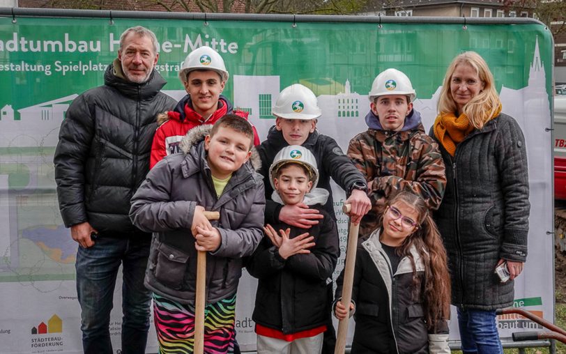 Am Freitag (13.2.2026) stand der Spatenstich für den ersten Inklusionsspielplatz an der Overwegstraße an.