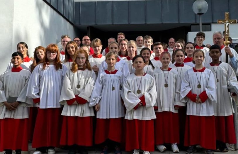 Das Patronatsfest: Außerdem wurden in der Messe noch vierzehn neue Ministranten aufgenommen