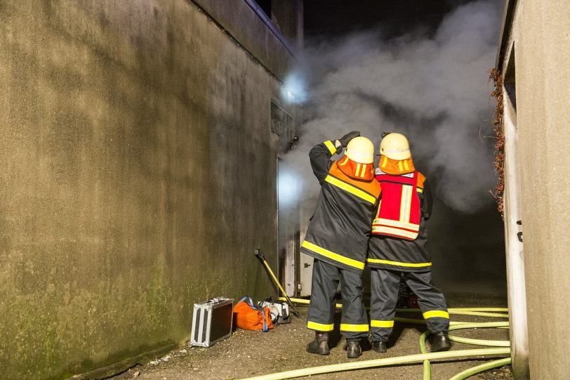 Löscharbeiten am Schultenhof.