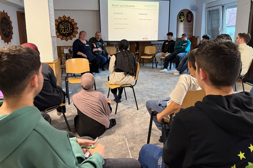 Workshop: Aufklärung über strafbare Inhalte im Internet für Kinder und Jugendliche.