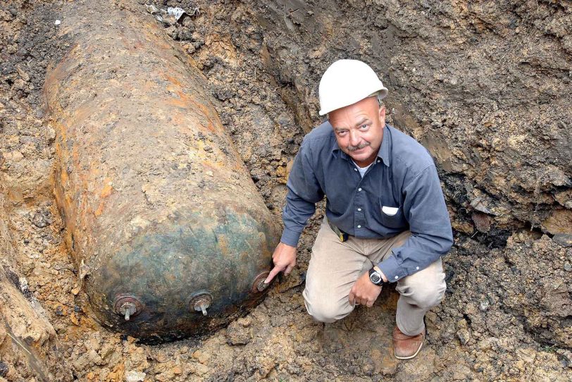 Röhlinghausen 2005: Entschärfung einer Luftmine, die ähnlich groß ist wie die jetzt gefundene Bombe.