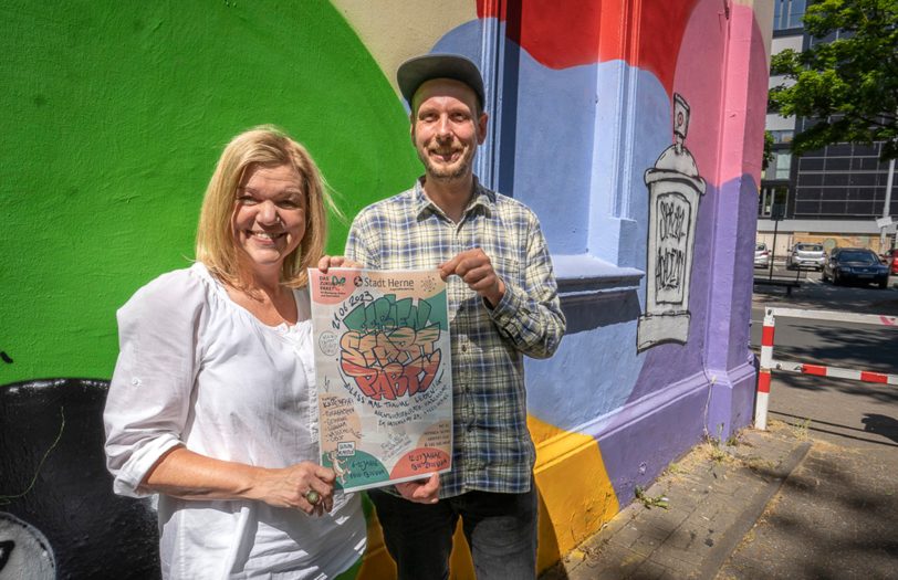 Susanne Klaus (l.) und Björn Zöller stellten das Programm vor.