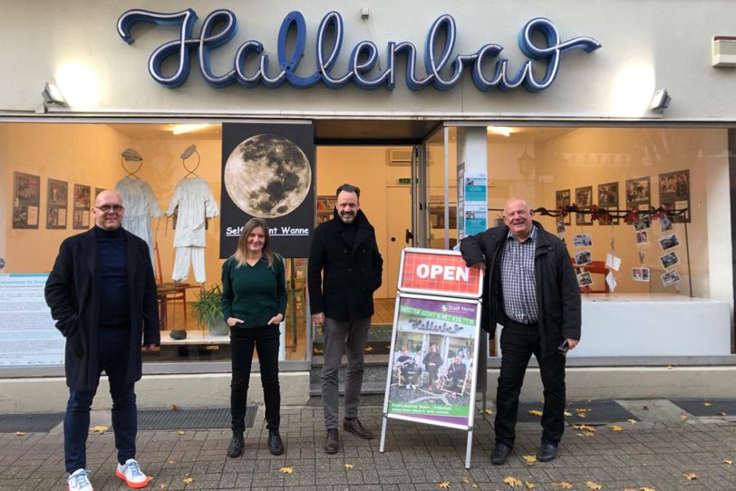 v.l. Michael Böhm (WfG), Stefanie Thomczyk (Netzwerkmanagerin für das Kreativ.Quartier), Lorenz Deutsch (FDP, Kultur- und Medienausschuss des Landtags) und Thomas Nückel (FDP).