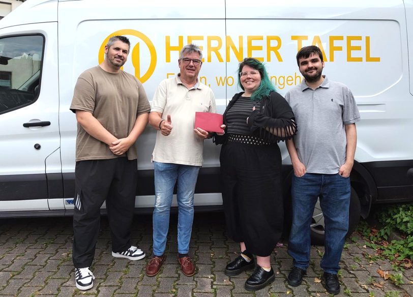 v.l. Thomas Schäfer (Linke), Torsten Biermann (Herner Tafel), Britta Schulte (Linke), Patrick Gawliczek (Linke).