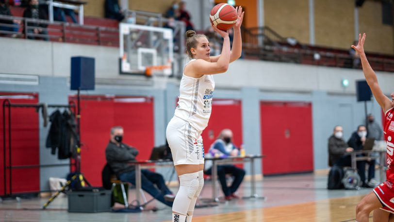 Sarah Polleros und die zweite Damen-Mannschaft des HTC wollen den Aufstieg im Spiel gegen NB Oberhausen perfekt machen.