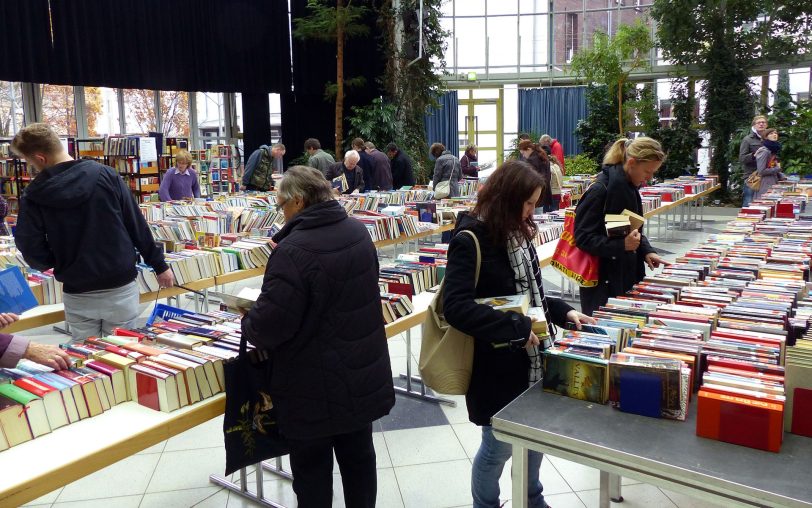 Bücher- und Medien-Flohmarkt.