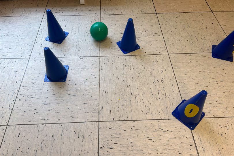 Auch für Geschicklichkeitsspiele gibt es in der Turnhalle Möglichkeiten.