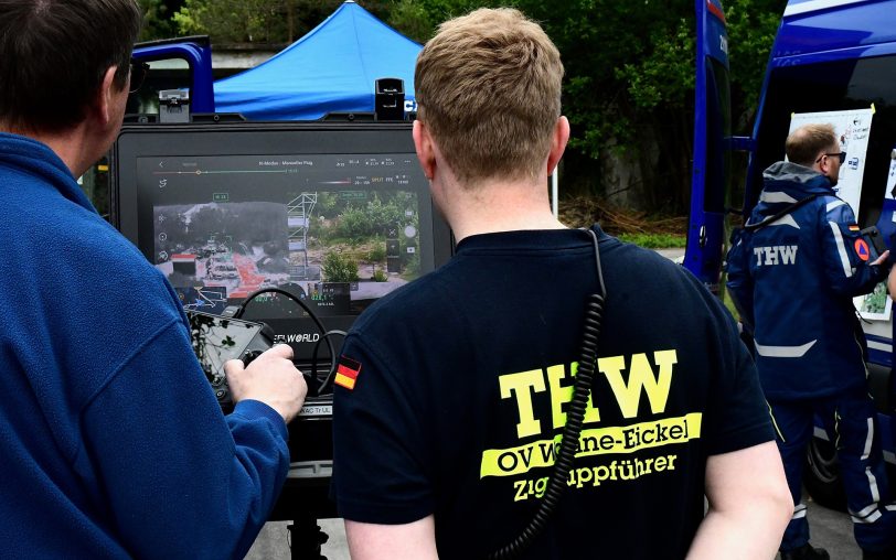 Das THW Wanne-Eickel trainierte den Katastrophenfall: Mit einer Drohne wurde die Szenerie beobachtet.