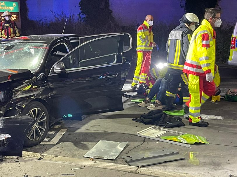 Pkw-Unfall an der Tankstelle der BAB 40