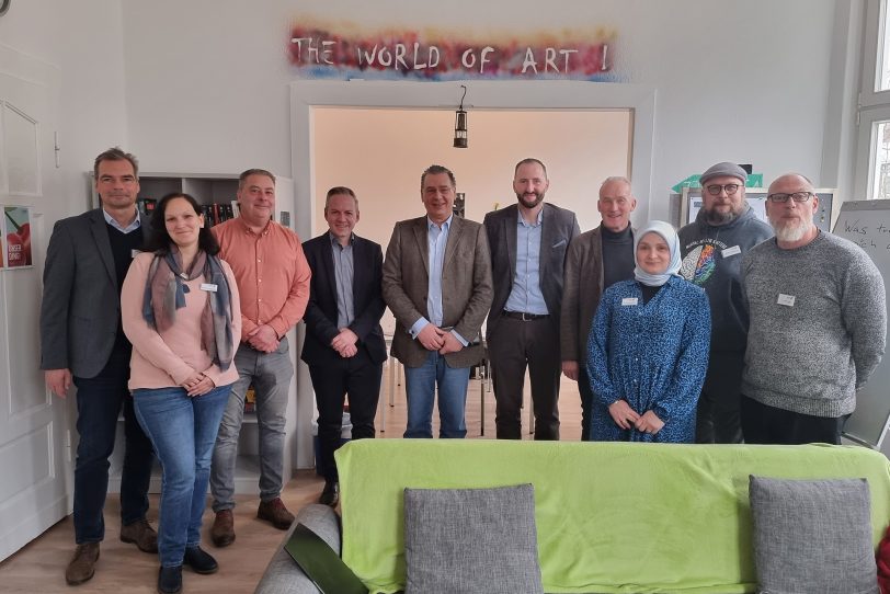 Mitglieder der SPD-Fraktion besuchten das BreakUp-Café. Mit im Bild: Roberto Gentilini (3.v.l.), Thomas Saponjac (4.v.l.), Udo Sobieski (5.v.l.).