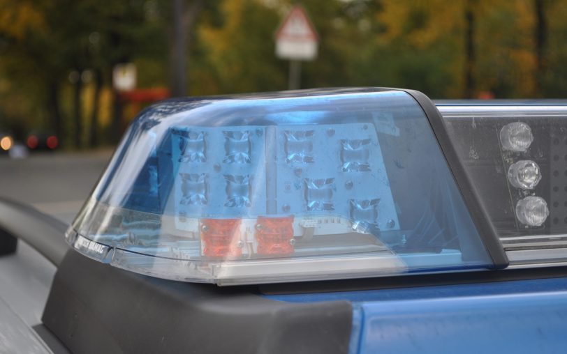 Die Polizei sucht einen flüchtigen Lastwagen (Symbolbild).