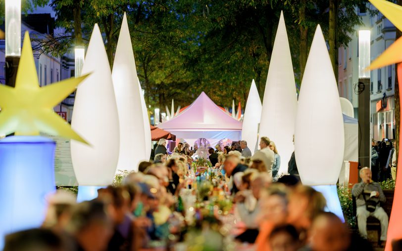Das Nightlight-Dinner steht wieder an: Am Freitag, 29. August 2025, füllt sich ab 19 Uhr die Bahnhofstraße.